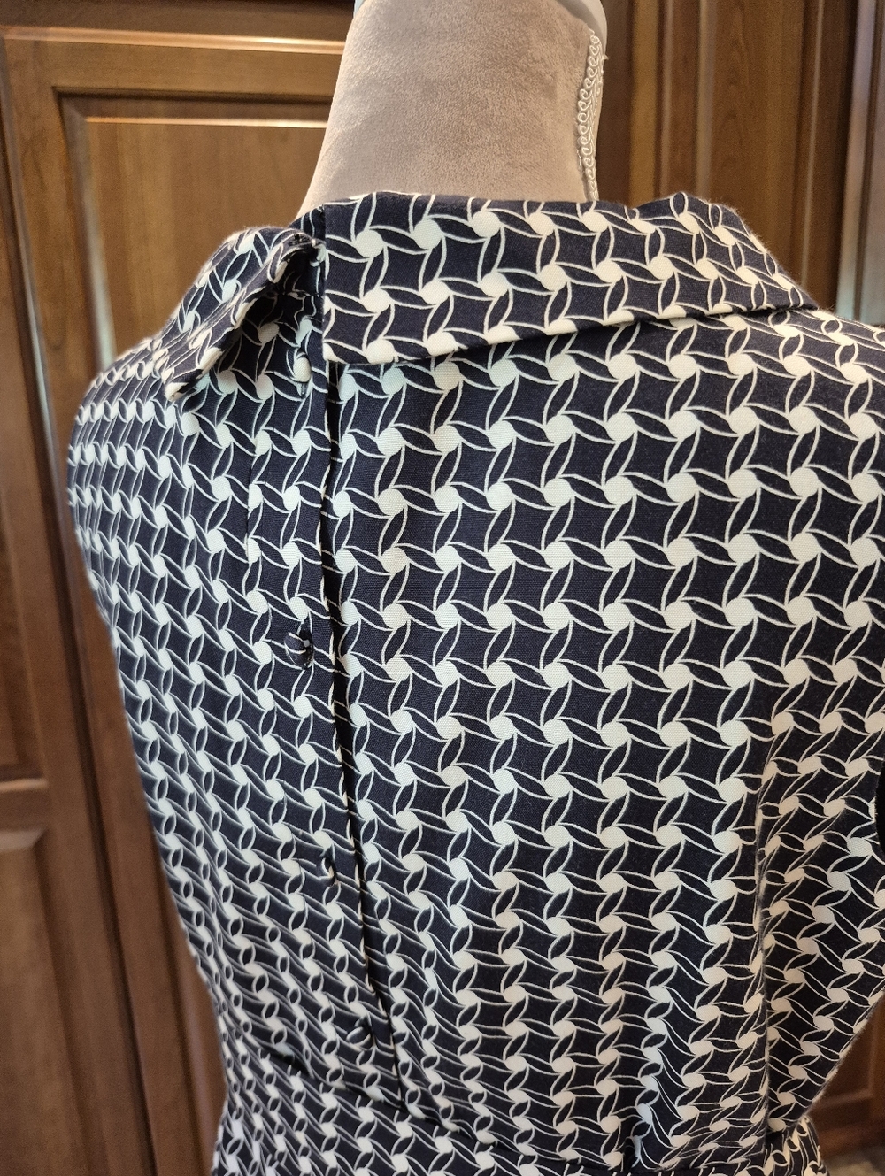 Talbots 45% Silk Belted Sleeveless Dress Womens Size 10, Dark Navy And White - Picture 5 of 11